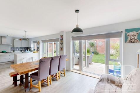 Kitchen/dining/family room