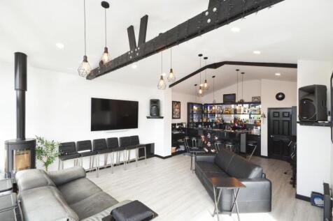 Pool/Bar/Entertainmnet