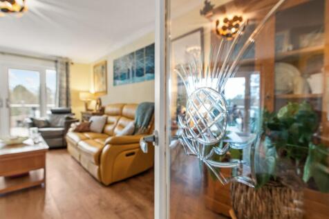 4 bed, 2 bath Detached Bungalow in Cardiff - Photo 5