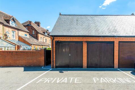 Dble Garage/Drive