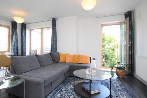 A wonderful 2 double bedroom, 2 bathroom apartment located within this new landmark development. Offering spacious accommodation, recently refurbished a very high standard with an impressive kitchen/d