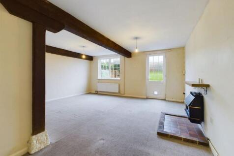 Living Room to front