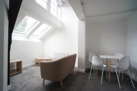 1 Bedroom Flat in LL57 2RL
