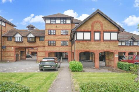 A well-presented and spacious one-bedroom apartment situated within a purpose-built development on Creighton Road, N17