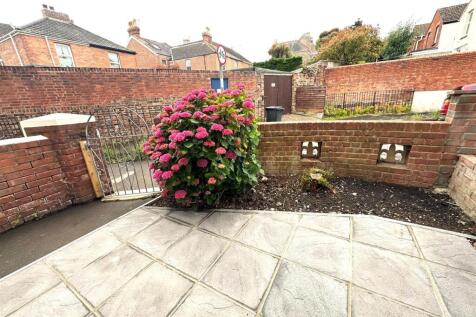 FRONT GARDEN.jpg