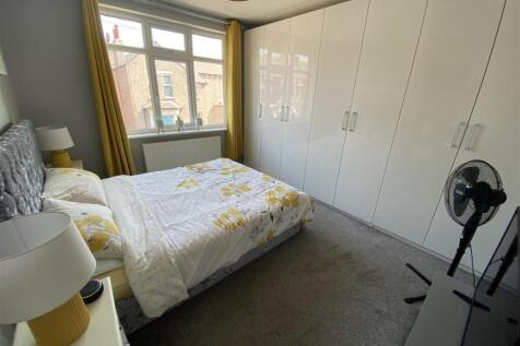 Bedroom no.1 front double: