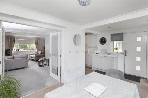 Bramleys Estate Agents - Gernhill Avenue - Fixby (