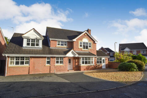 Detached Six Bedroom Family Home in St Georges