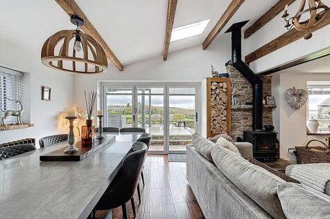 Dining. bi folds ...