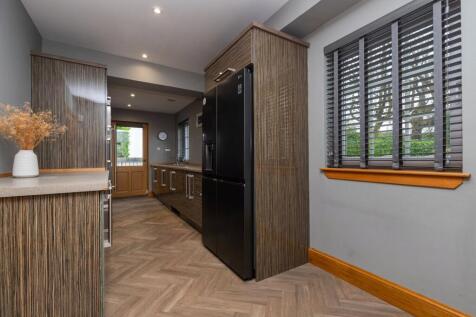 4 bed, 3 bath Detached in Glasgow - Photo 25