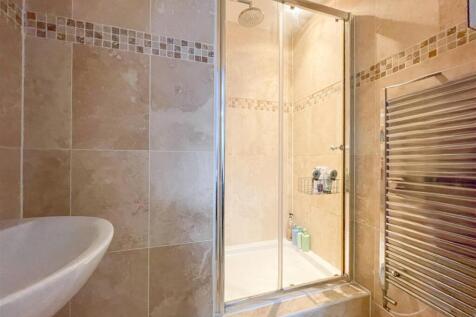 EN-SUITE SHOWER