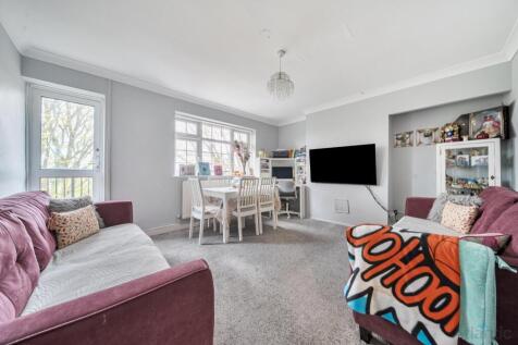 2 bed flat for sale The Poplars, Oakwood, N14