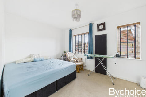 CAM05454G0-PR0093-STILL017