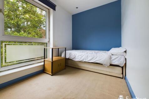 CAM02877G0-PR0053-STILL014