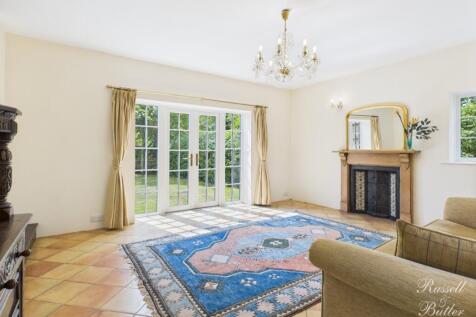 CAM02127G0-PR0328-STILL005