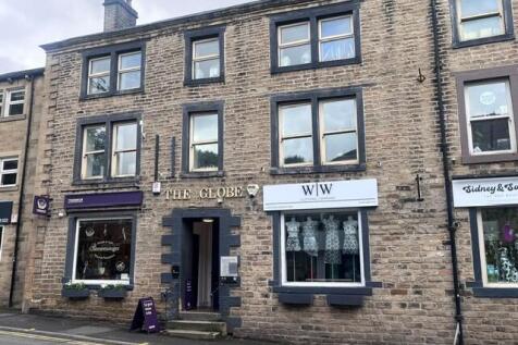 Commercial Property to rent in uppermill