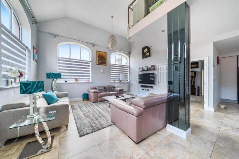 Living Room/Open Plan Kitchen/Diner: