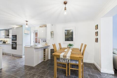 CAM01995G0-PR0365-STILL014