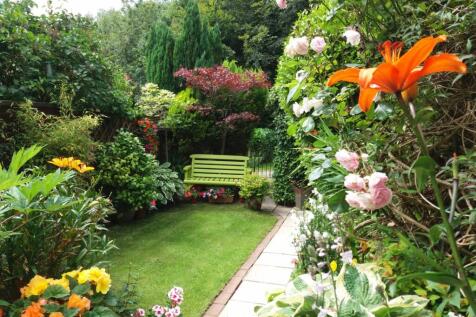 Beautiful Rear Garden
