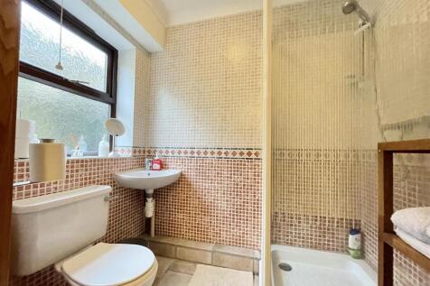 Fron Briallen downstairs wc.jpg