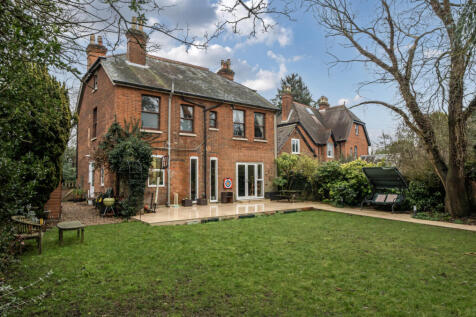 1402323-7-696e2bf...