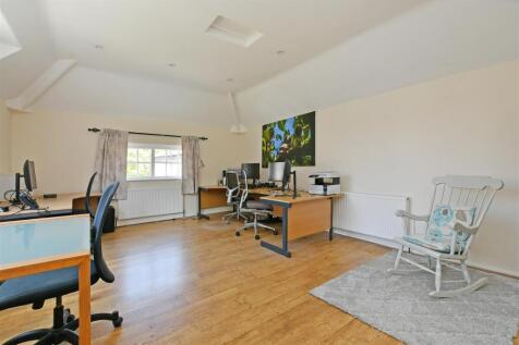 8 bed, 5 bath Detached in Sheffield - Photo 11