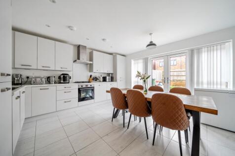 Kitchen/Dining Area