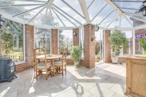 40 Wycombe Road, HP15 6RY-15.jpg