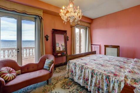 Renovated period vil