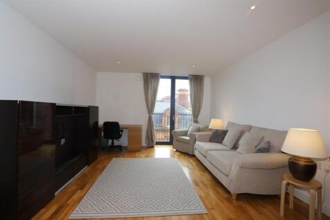 A stunning one bedroom apartment located on the fourth floor of The Hub Building, located in the heart of Piccadilly. The apartment has a Juliet balcony overlooking the former fire station and is full