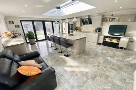 Kitchen/dining/living room