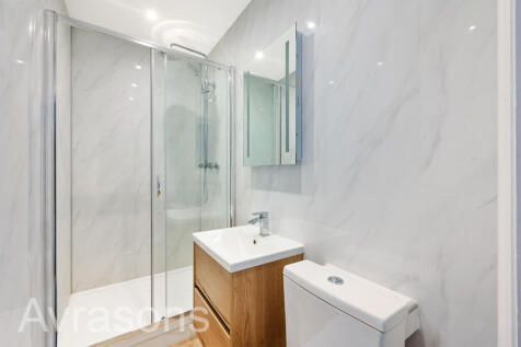 Flat in W8 6JQ