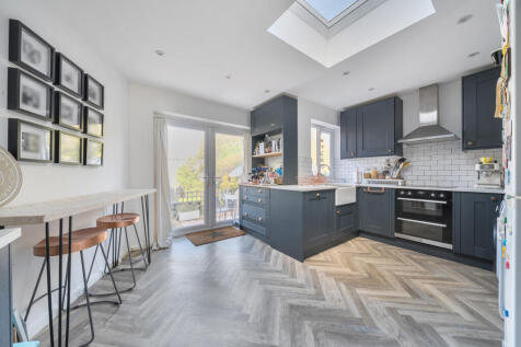 1371404-7-68fb845...