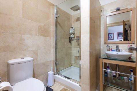 EN SUITE SHOWER ROOM