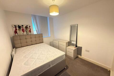 Apartment in a prime location with stunning views. This 2-bedroom property is offered fully furnished. Features include a spacious living area, modern kitchen, and en-suite bathrooms. Bills are not in