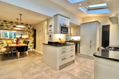 Kitchen dining room