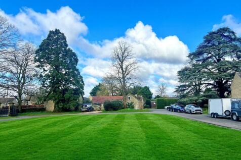 6 Stratton Audley Manor view of green.jpg