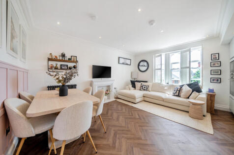 Sitting room/Kitchen