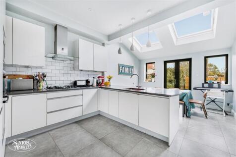 14 Northcroft Road-7.jpg