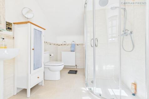 Ensuite to Bedroom 1