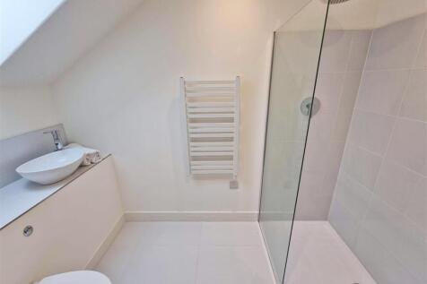 Bedroom 1 Ensuite.jpg