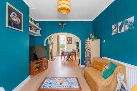 1M3SVP - Living Room A.jpg