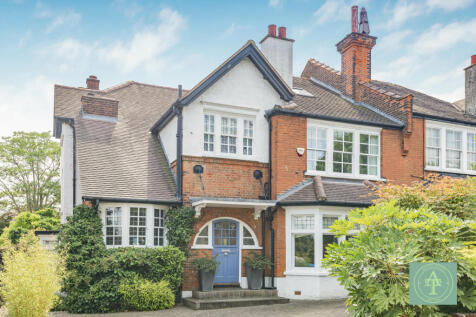 6 Bedroom Semi Detached for Sale