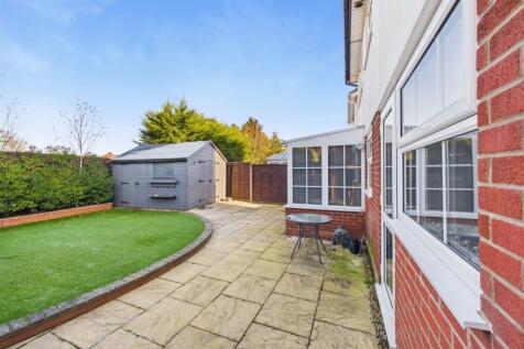 2. CAM04922G0-PR0089-STILL010