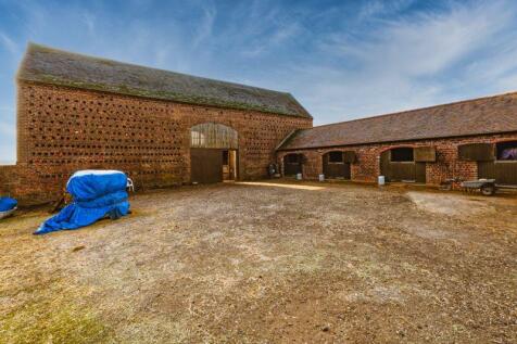 BARN 3 &amp; STABLE YARD &amp; STABLES