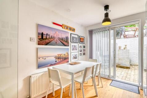 23 Cann Hall Drive-20.jpg