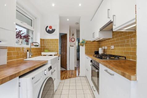 09-7715JHPropWorld - 11 Meadowview Road - 28-medi