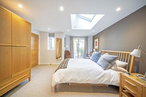 Ground Floor Gues...