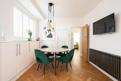 Kitchen & Dining Area