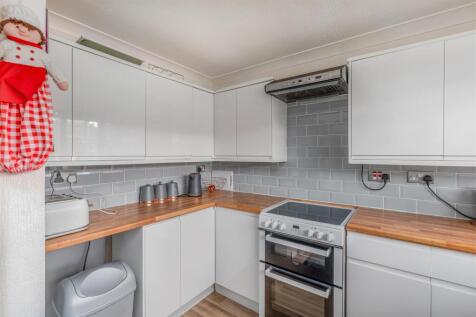 6 Garden Close, Banbury-5.jpg